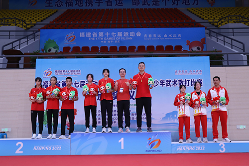 女子少年甲组48+52KG小团体颁奖仪式（余晓勤摄）